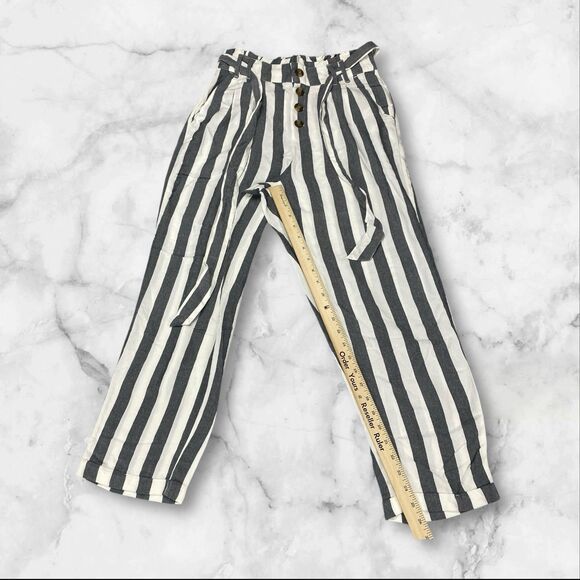 American Eagle Women's Medium High Waisted Paper Bag Tapered Pants MSRP: $39 - Picture 11 of 16